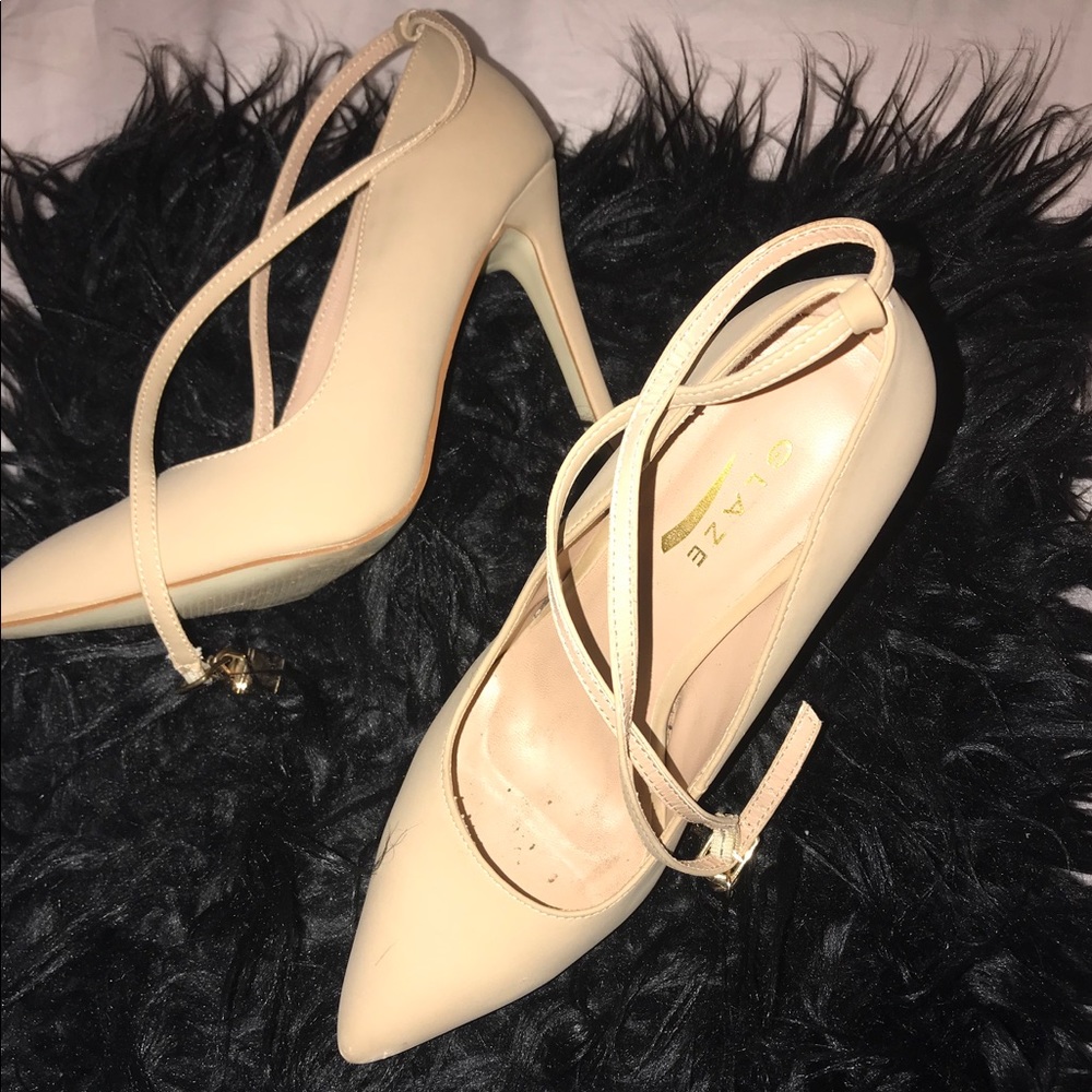 High heels - Picture 2 of 3